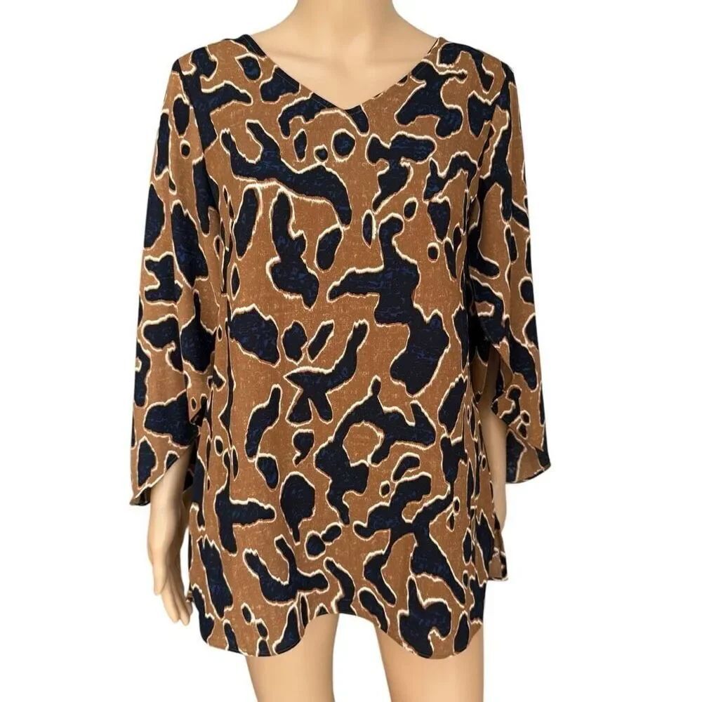 Zozo split flowy 3/4 sleeves abstract print V-neck tunic size S